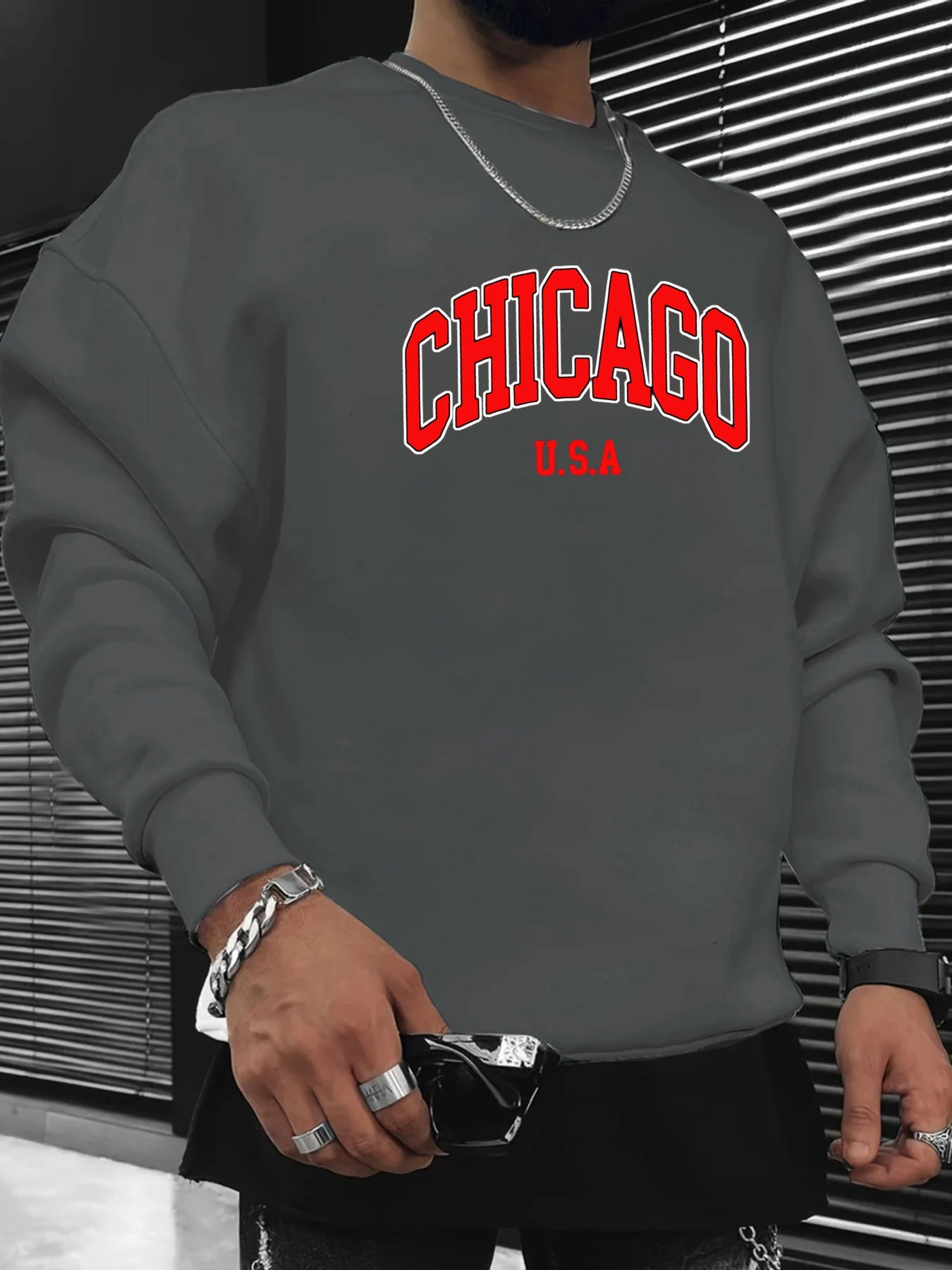 Men's autumn and winter fashionable casual loose CHICAGO USA letter graphic printed long sleeved round neck sweatshirt